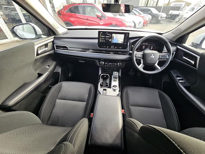 2025 Mitsubishi Outlander ES