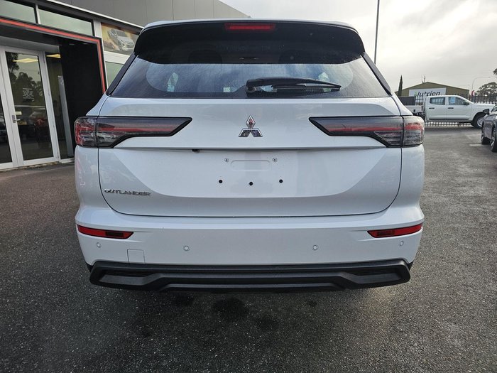 2025 Mitsubishi Outlander ES