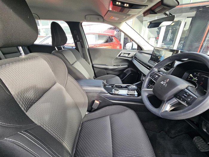 2025 Mitsubishi Outlander ES