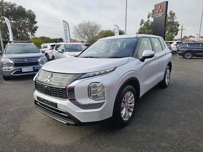 2025 Mitsubishi Outlander ES