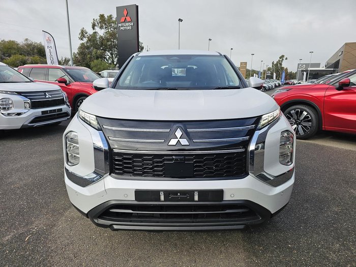 2025 Mitsubishi Outlander ES