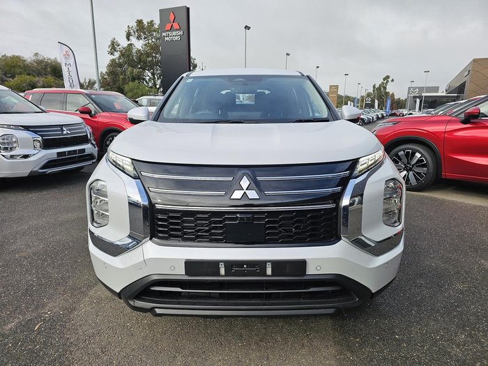 2025 Mitsubishi Outlander ES