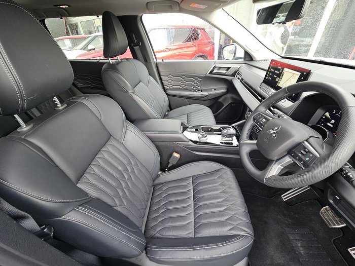 2025 Mitsubishi Outlander Exceed