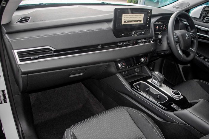 2026 Mitsubishi Outlander ES