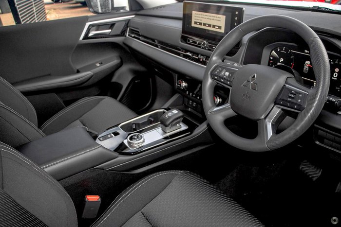 2026 Mitsubishi Outlander ES