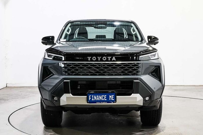 2025 Toyota Hilux SR5
