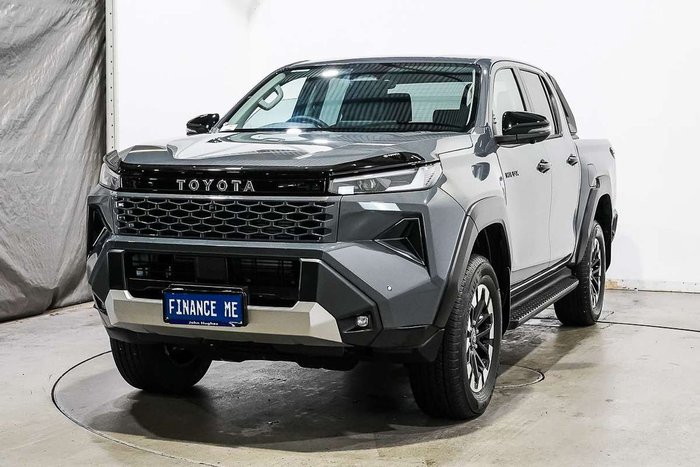 2025 Toyota Hilux SR5