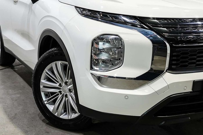 2024 Mitsubishi Outlander ES