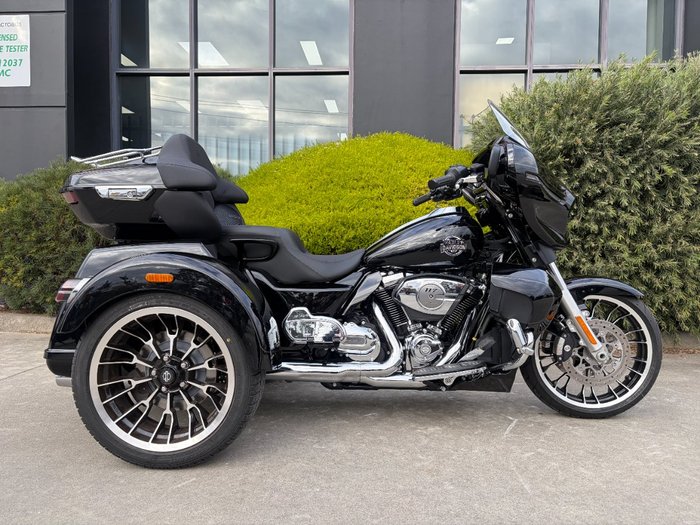 2026 HARLEY-DAVIDSON FLHLT STREET GLIDE 3 LTD (117) Black