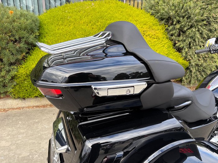 2026 HARLEY-DAVIDSON FLHLT STREET GLIDE 3 LTD (117) Black