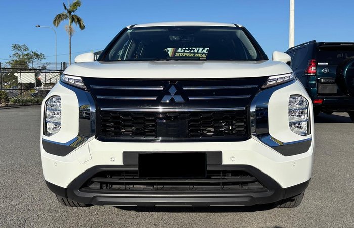 2025 Mitsubishi Outlander ES