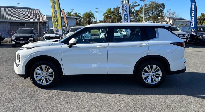 2025 Mitsubishi Outlander ES