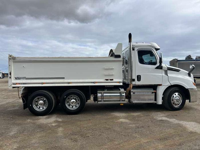 2022 Freightliner Cascadia