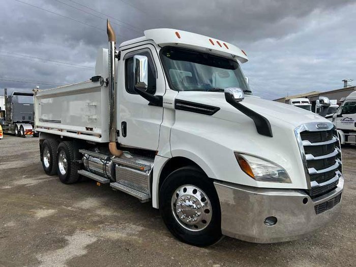 2022 Freightliner Cascadia