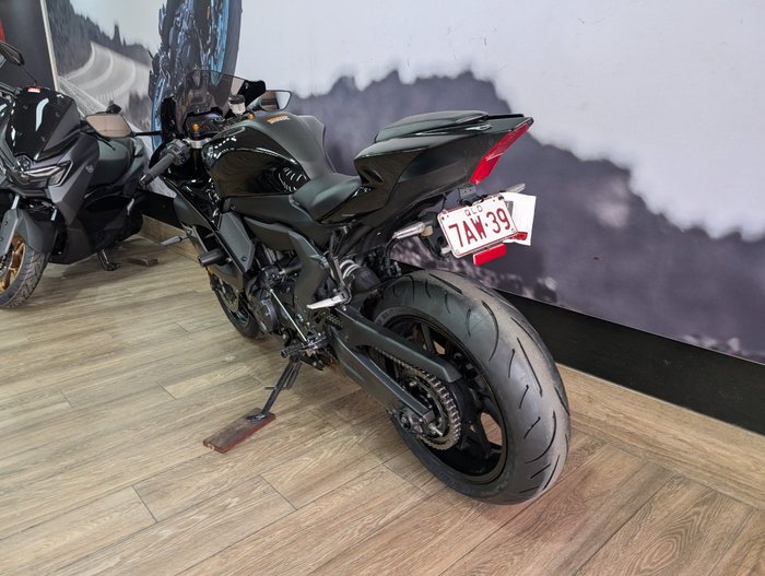 2024 Yamaha YZF-R7LA Black