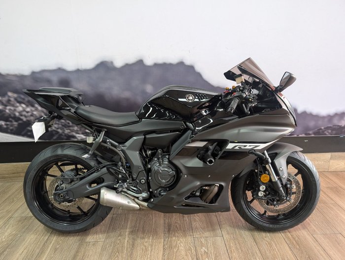 2024 Yamaha YZF-R7LA Black