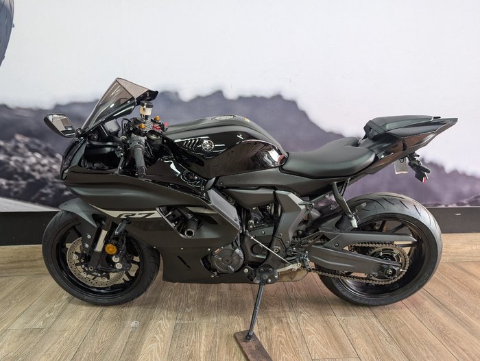 2024 Yamaha YZF-R7LA Black