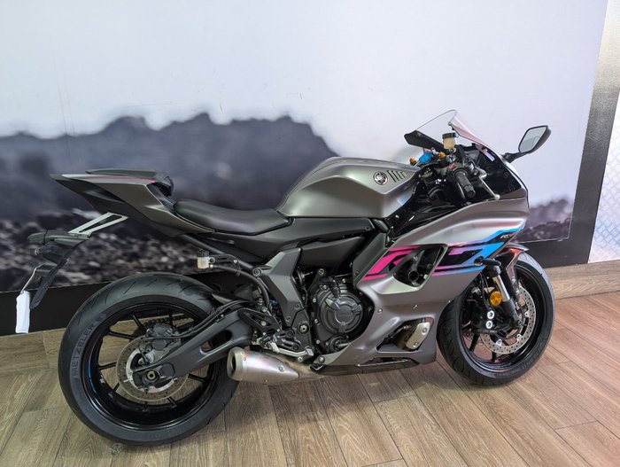 2024 Yamaha YZF-R7LA GREY