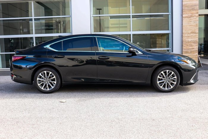2025 Lexus ES 300h Luxury