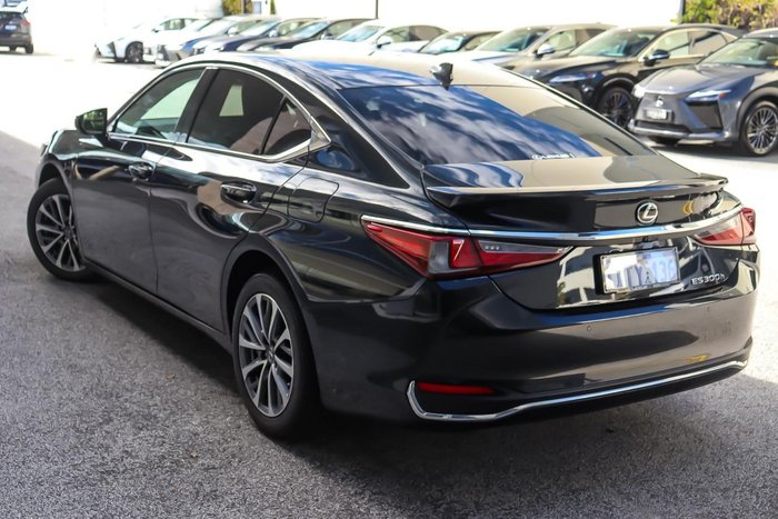 2025 Lexus ES 300h Luxury