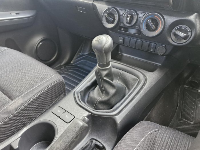 2024 Toyota Hilux SR
