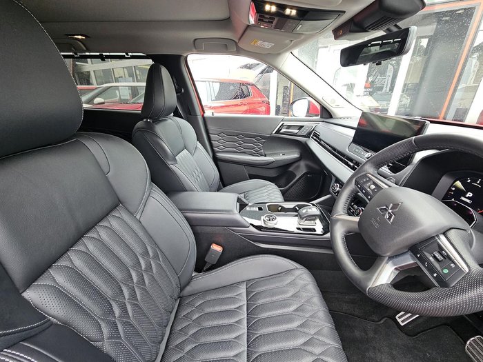 2025 Mitsubishi Outlander Exceed