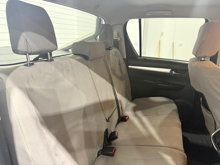 2019 Toyota Hilux SR5