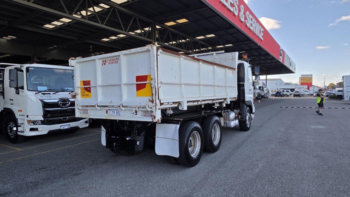 2010 Hino 700 Series FS2844