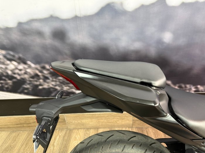 2025 Yamaha YZF-R3 Black