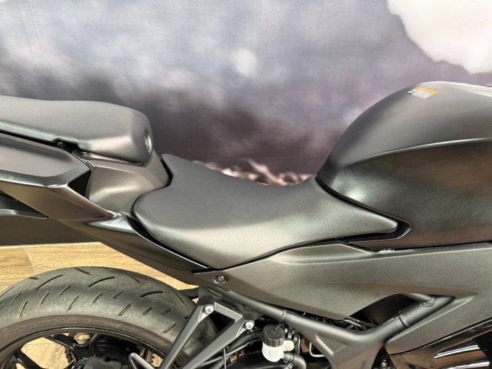 2025 Yamaha YZF-R3 Black