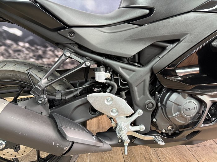 2025 Yamaha YZF-R3 Black