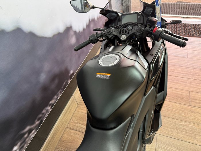 2025 Yamaha YZF-R3 Black