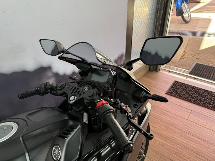 2025 Yamaha YZF-R3 Black