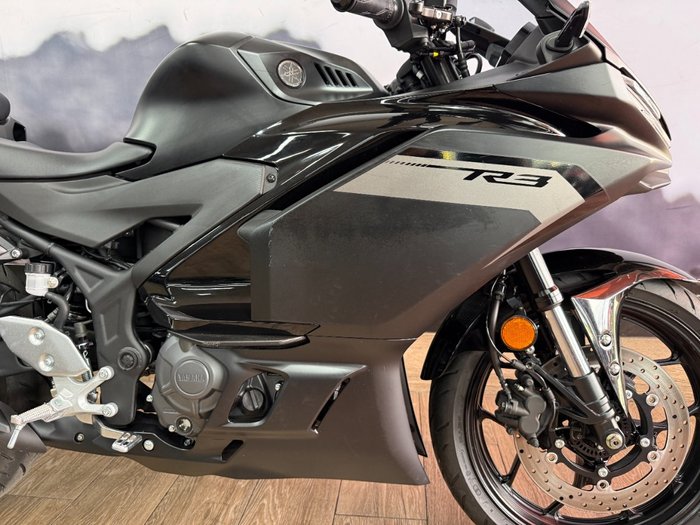 2025 Yamaha YZF-R3 Black