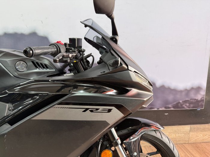 2025 Yamaha YZF-R3 Black