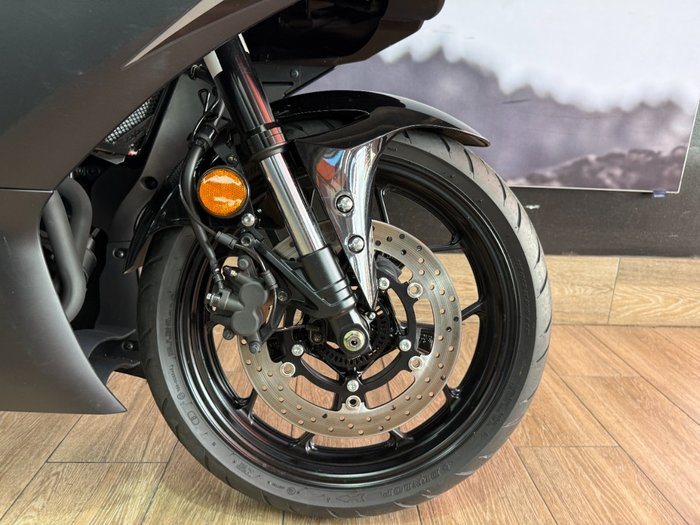 2025 Yamaha YZF-R3 Black