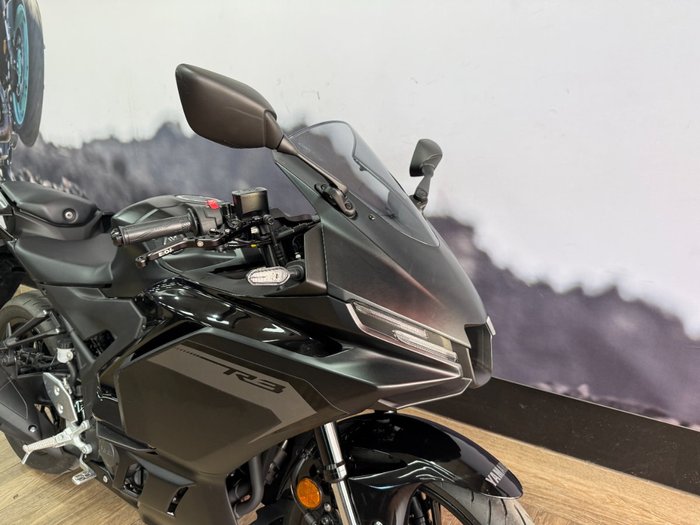 2025 Yamaha YZF-R3 Black