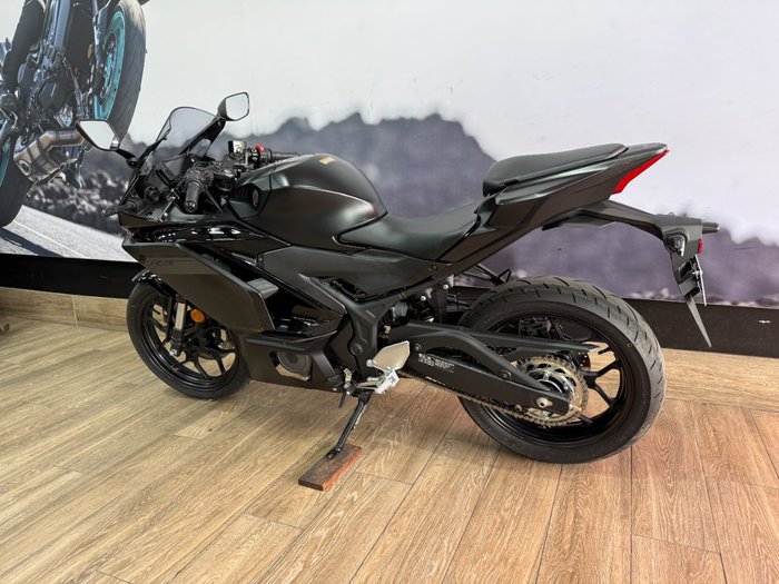 2025 Yamaha YZF-R3 Black