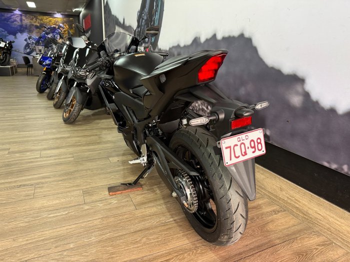 2025 Yamaha YZF-R3 Black