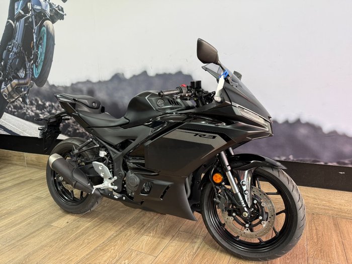 2025 Yamaha YZF-R3 Black