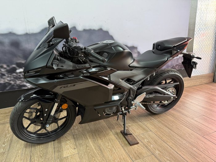 2025 Yamaha YZF-R3 Black