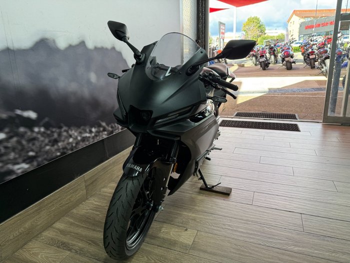 2025 Yamaha YZF-R3 Black
