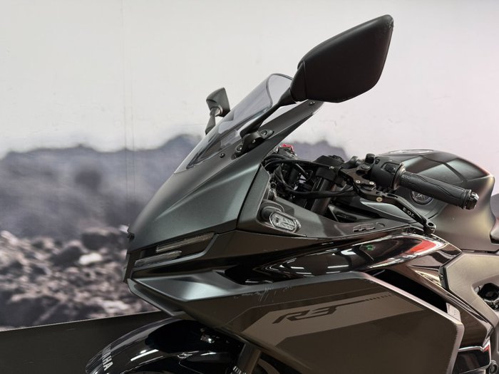 2025 Yamaha YZF-R3 Black
