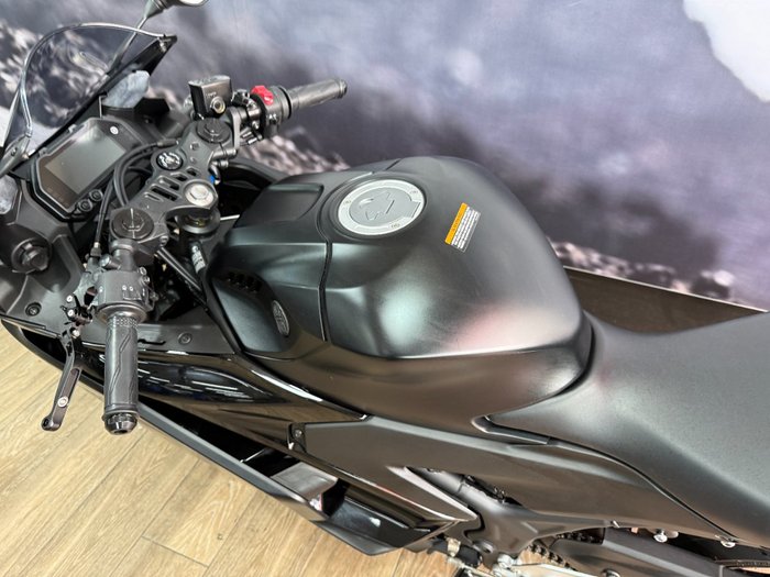 2025 Yamaha YZF-R3 Black