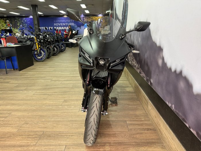2025 Yamaha YZF-R3 Black
