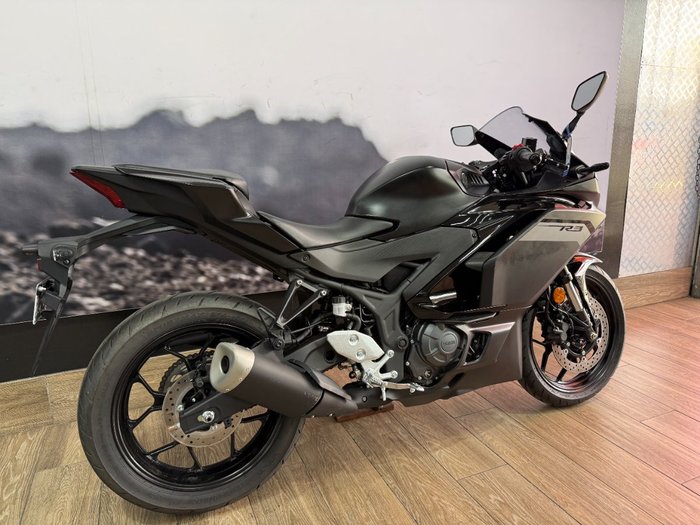 2025 Yamaha YZF-R3 Black