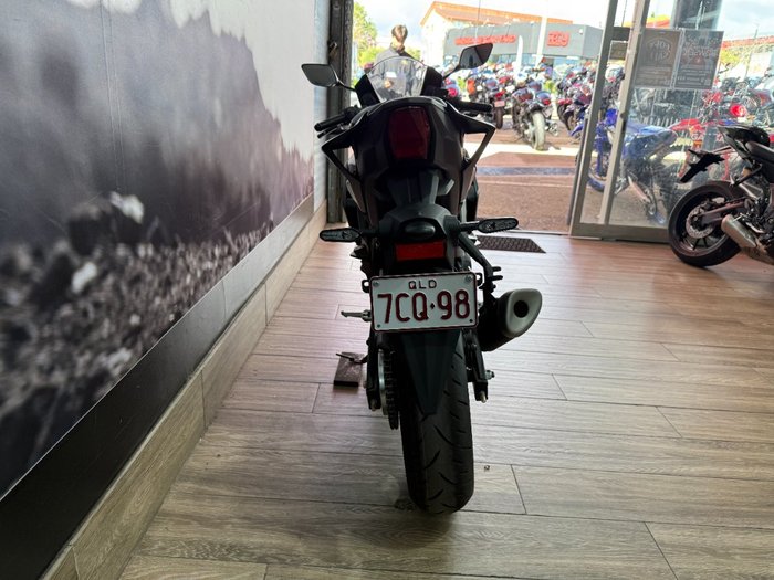 2025 Yamaha YZF-R3 Black