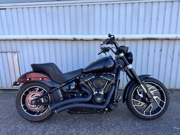 2018 Harley-Davidson Sport Glide 107 (FLSB) Softail Black