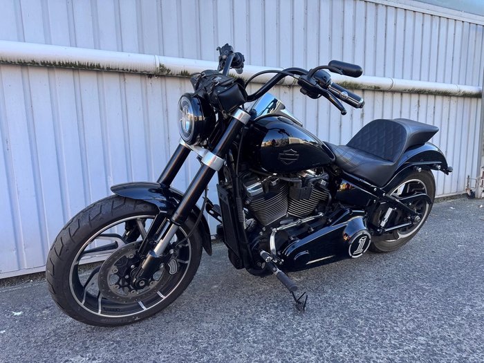 2018 Harley-Davidson Sport Glide 107 (FLSB) Softail Black