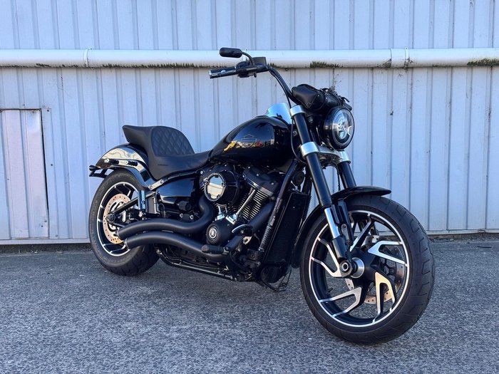 2018 Harley-Davidson Sport Glide 107 (FLSB) Softail Black